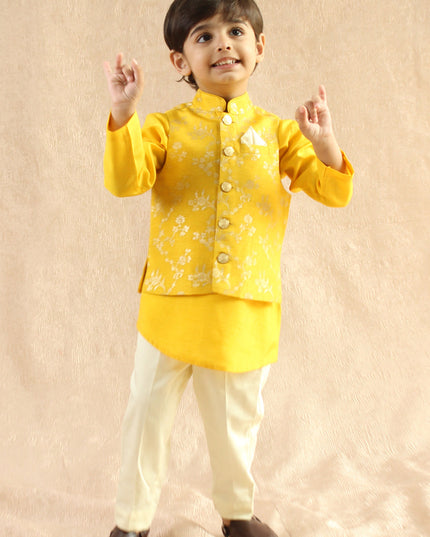 Inaayat Brocade 3 Pc Bundi Set