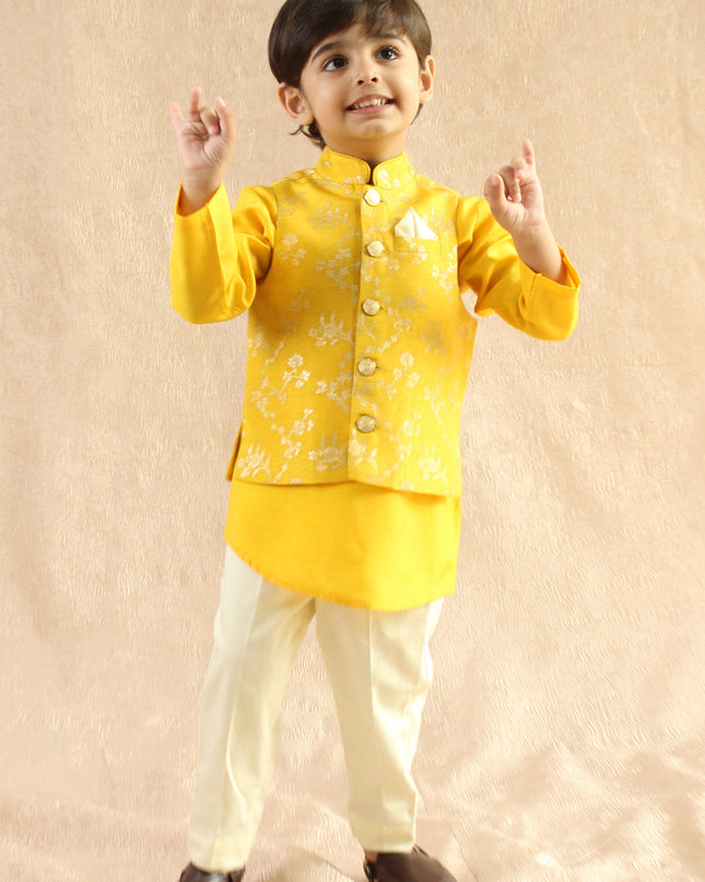 Inaayat Brocade 3 Pc Bundi Set