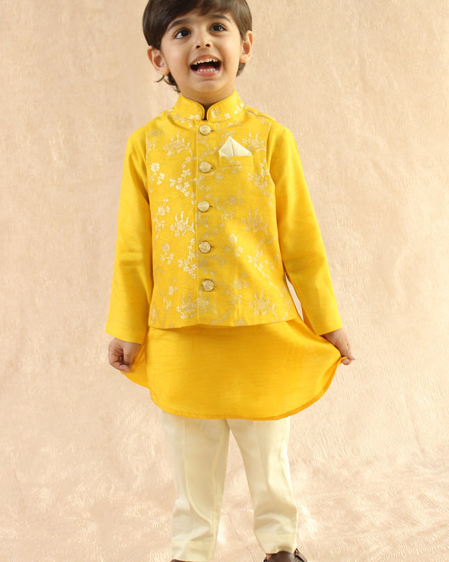 Inaayat Brocade 3 Pc Bundi Set